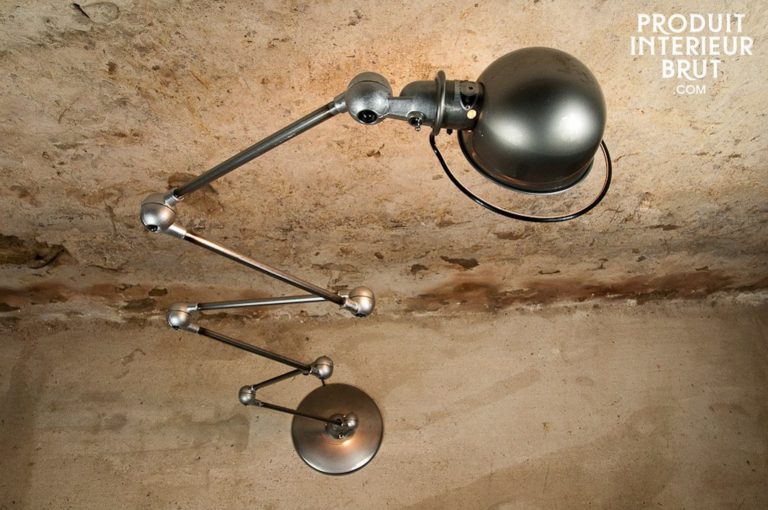 Lire la suite à propos de l’article Un des must du métal et du génie industriel : la lampe Jieldé !