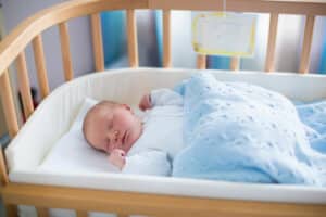 Read more about the article Quelles sont les meilleures astuces pour bien choisir le lit pour bébé ?