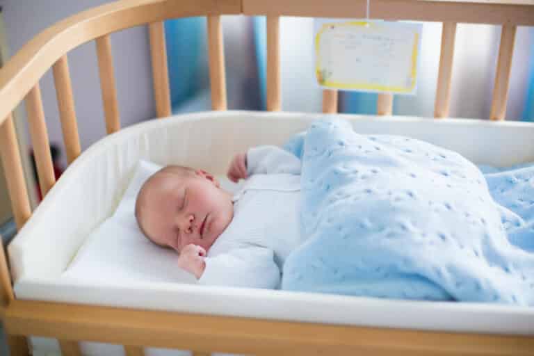 Lire la suite à propos de l’article Quelles sont les meilleures astuces pour bien choisir le lit pour bébé ?