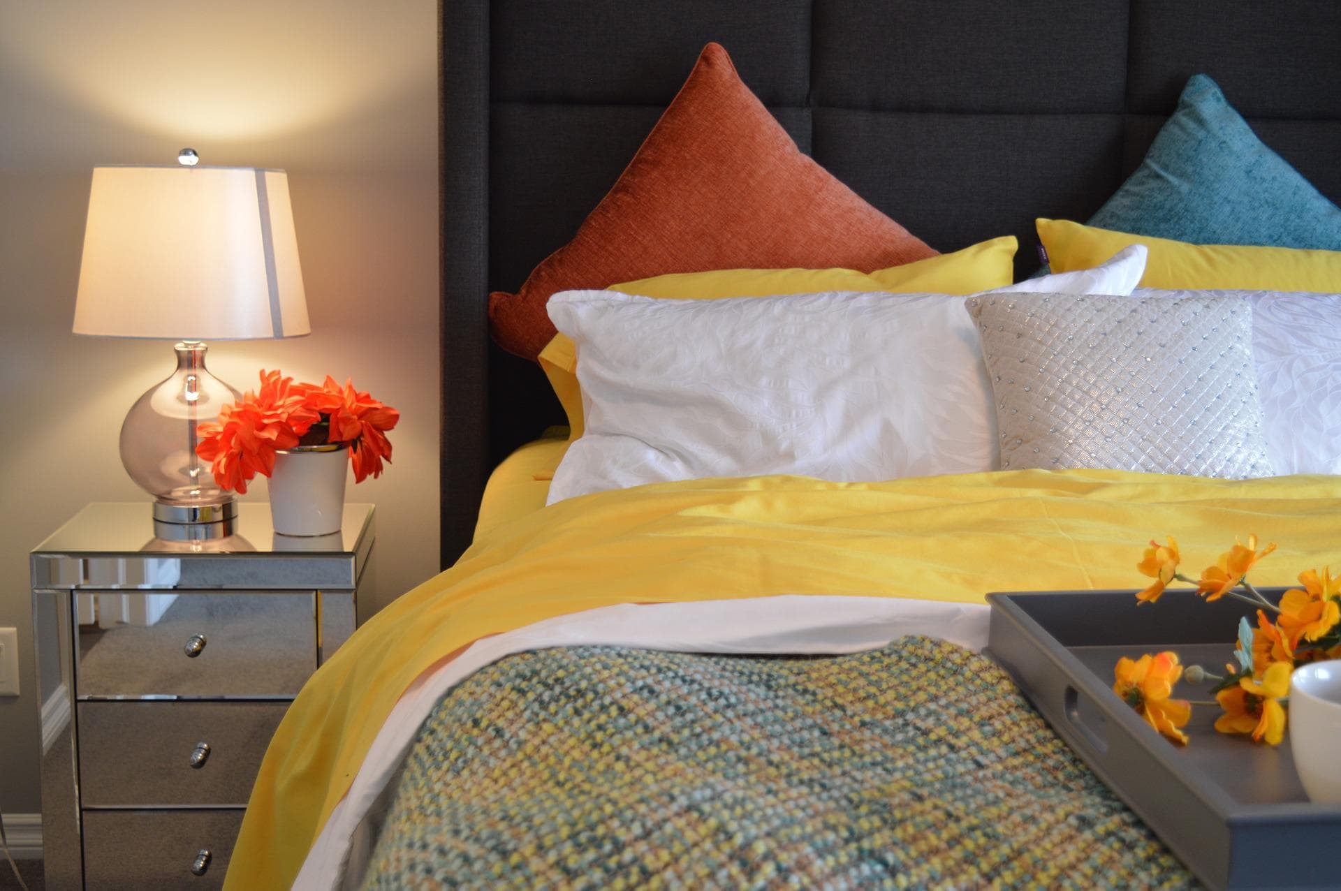 Lire la suite à propos de l’article Guide pour bien disposer vos oreillers et coussins dans votre chambre
