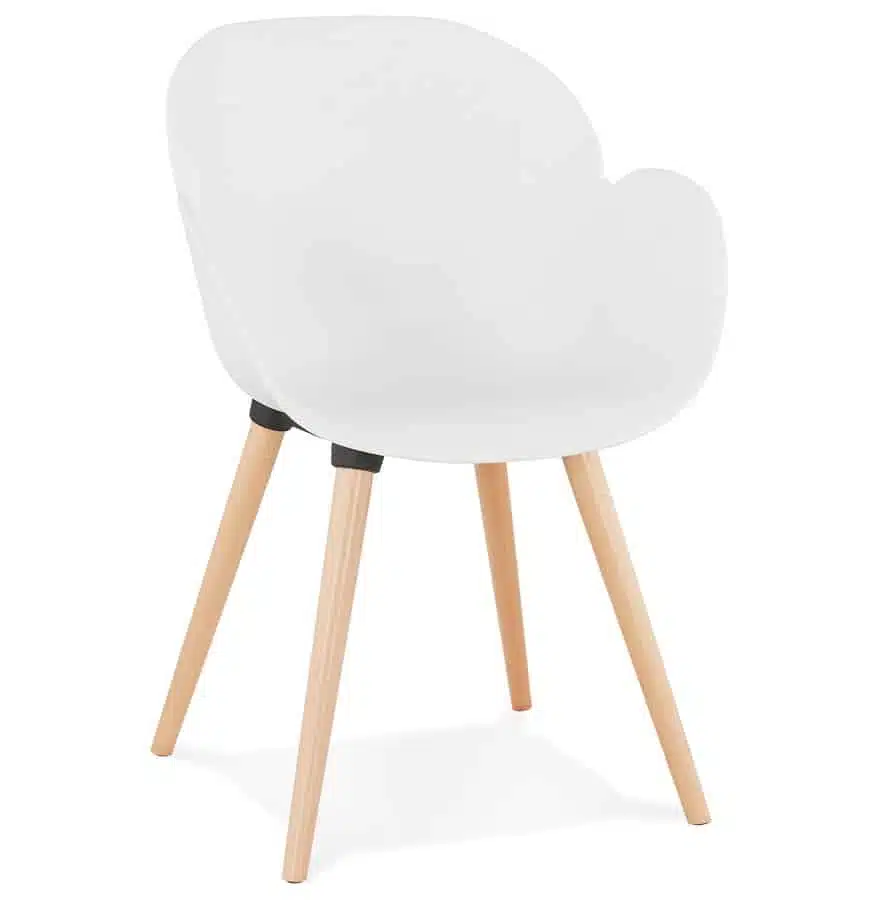 Chaise design scandinave ‘PICATA’ blanche avec pieds en bois